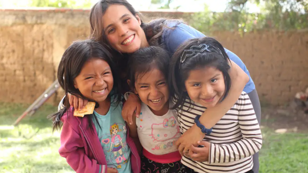 Brisa with children.