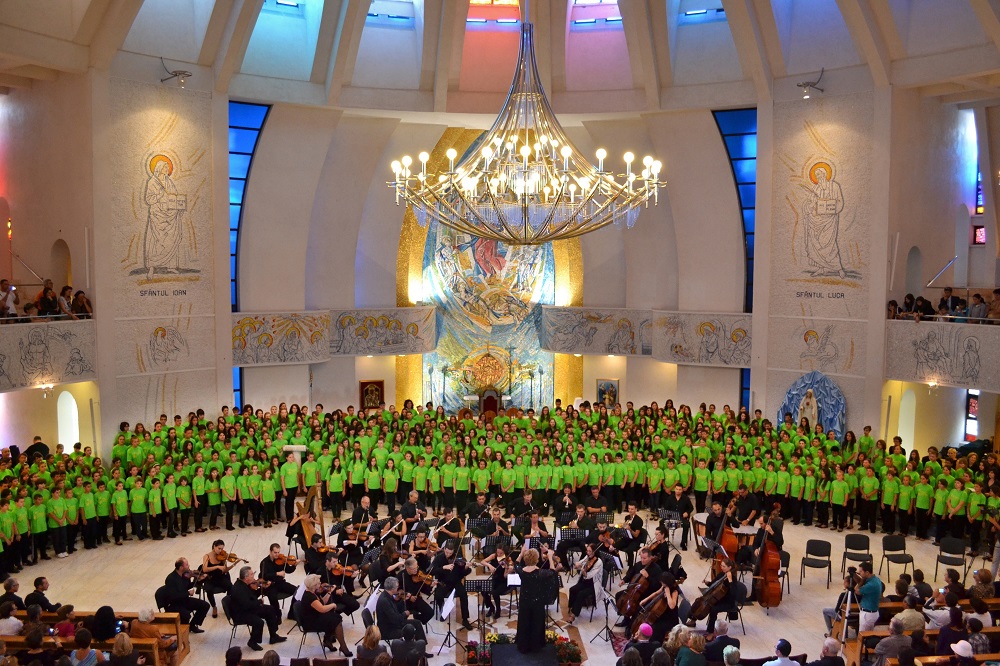 600 children participate in the largest Music Camp in Romania to date — in Lasi, Romania. The concert is at the largest catholic cathedral in the country. 