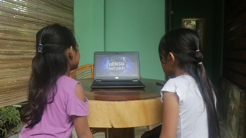 Children on the computer.
